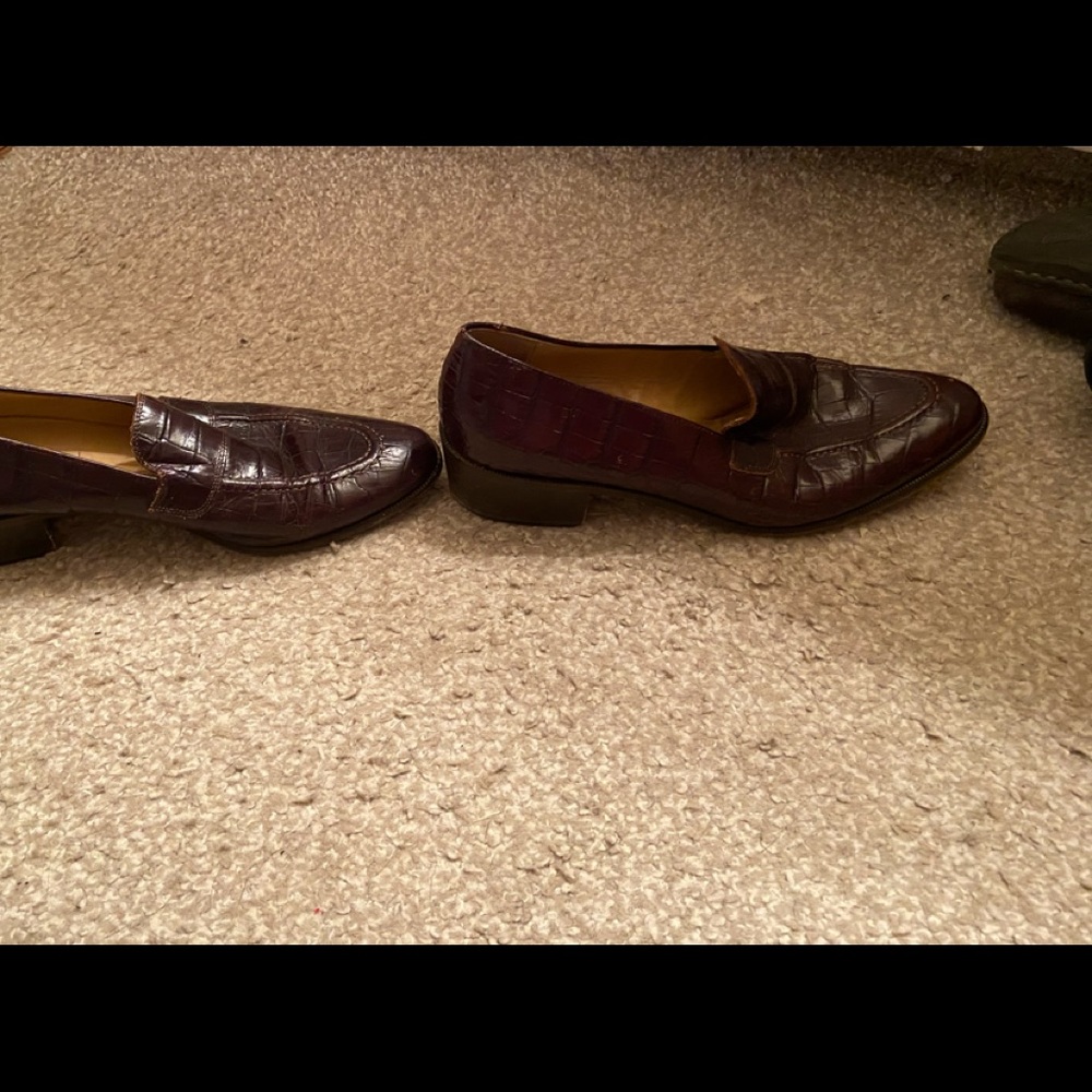 Ann Taylor crocodile embossed 8 loafers